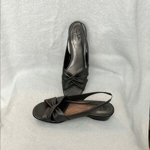 Life Stride Pewter Color Slingback Sandals NWOT Size 10 Narrow